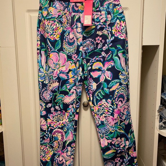 Lilly Pulitzer Pants - Lilly Pulitzer- Kelly Stretch Pants Size 4 in She’s Got Sol